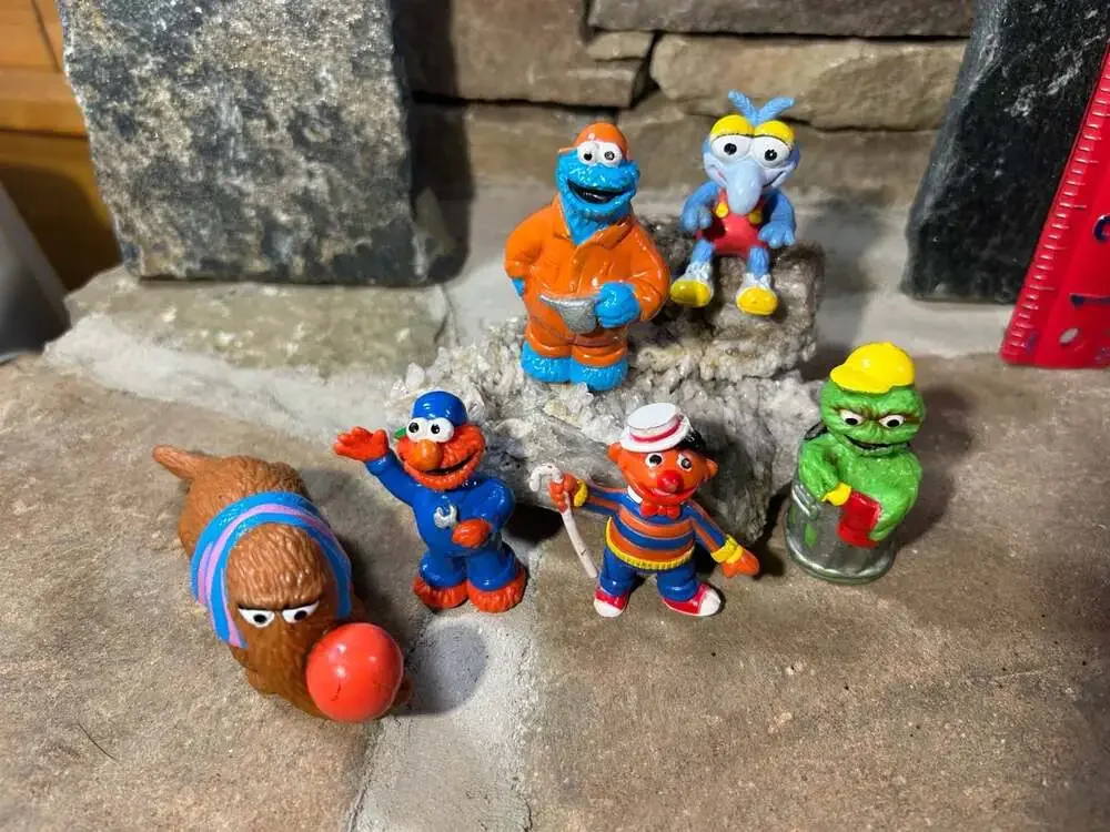 VTG Sesame Street figures , Elmo, Oscar Cookie Monster and Snuffle Cake Toppers